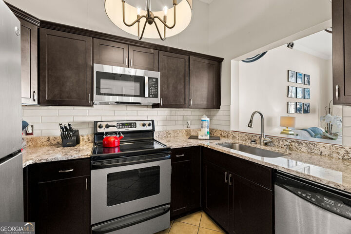 Property Photo: 105 Whitaker Street Apt 302 GA 31401