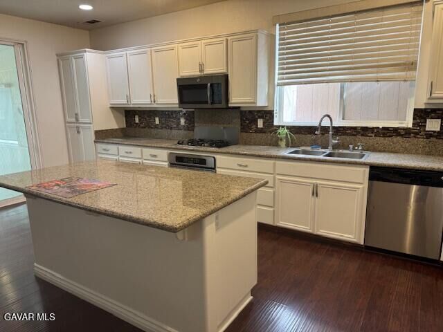 Property Photo:  2401 W Avenue P12  CA 93551 