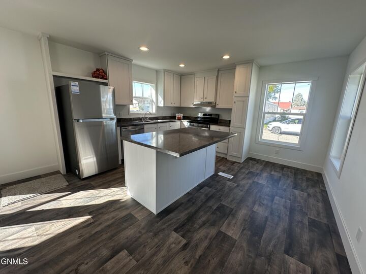 Property Photo:  703 6th Avenue SE C16  ND 58554 