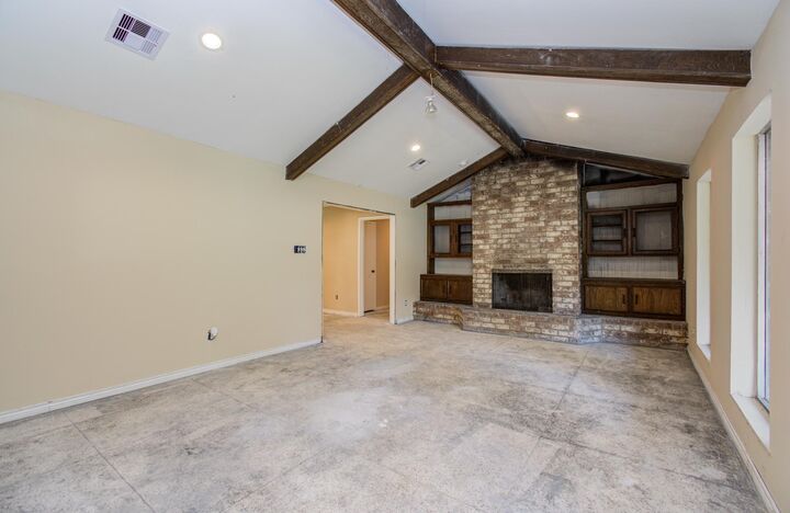 Property Photo: 1002 Warwick Street TX 77434