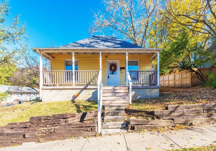 Property Photo: 944 N Jackson Street IN 47404-3430