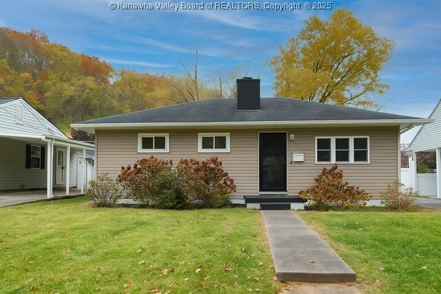 Property Photo:  205 Sun Valley Drive  WV 25177 
