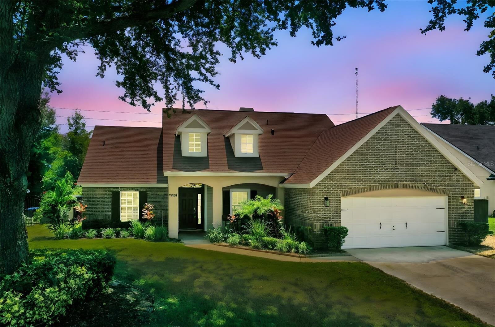 Property Photo: 7820 Rollingridge Court FL 32835