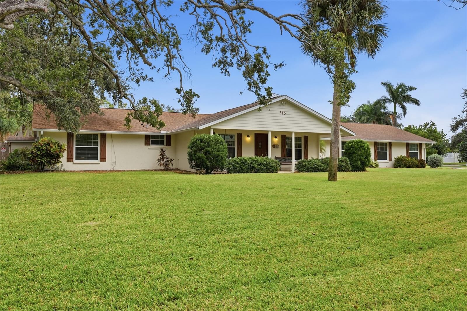 Property Photo: 315 Bayshore Drive FL 34229