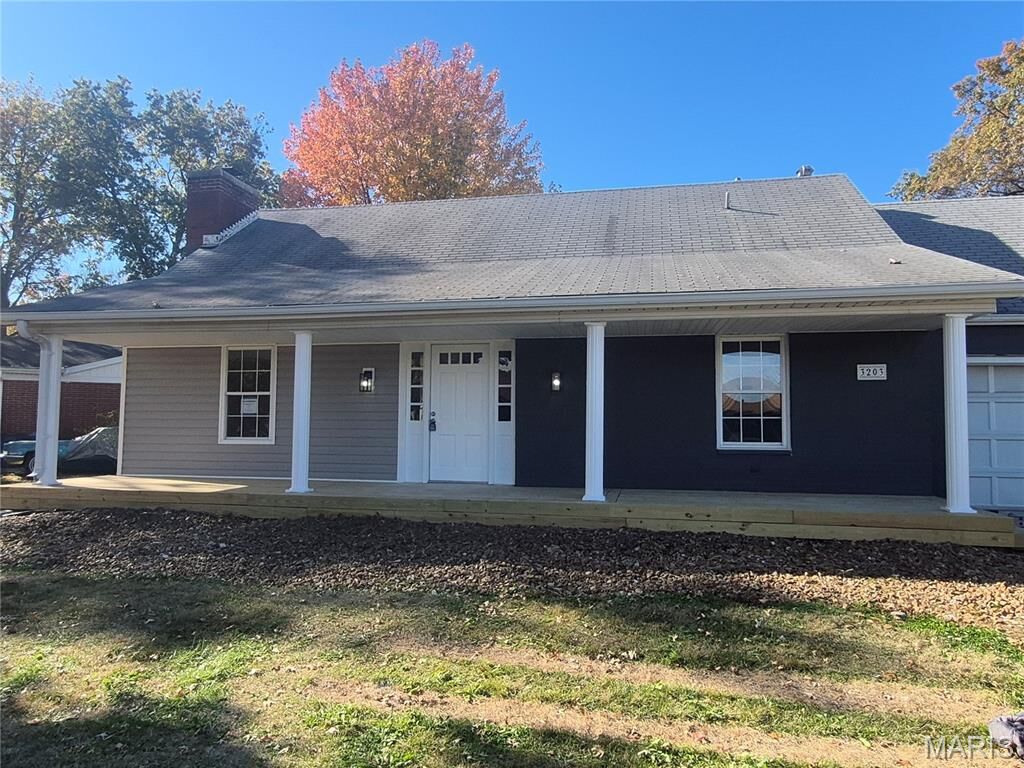 Property Photo:  3203 Newell Drive  IL 62040 
