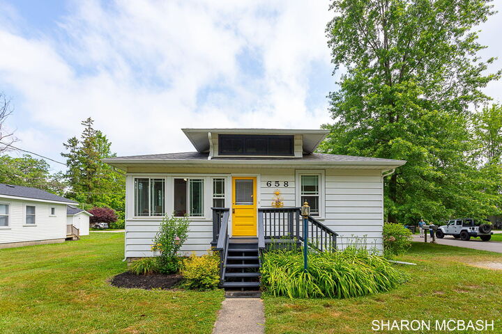 Property Photo:  658 Allegan Street  MI 49453 