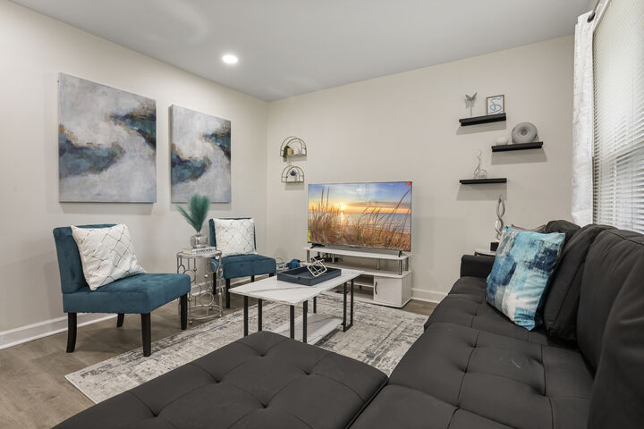 Property Photo:  366 N Hemlock Avenue  IL 60191 