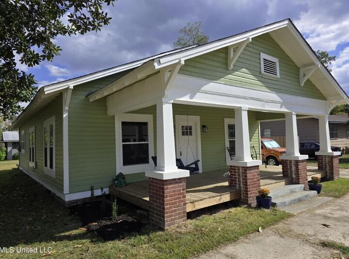 Property Photo: 512 5th Street North MS 38821