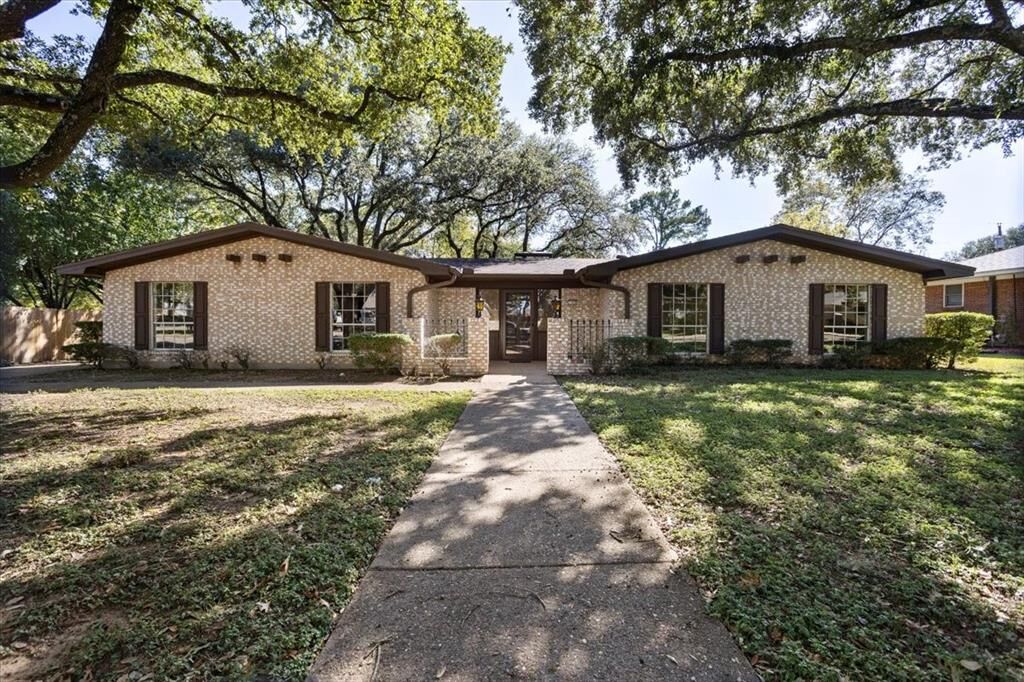 Property Photo:  1103 Trace Road  TX 76033 