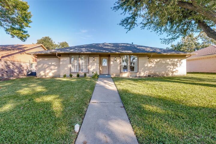 Property Photo: 1927 Camden Way TX 75007