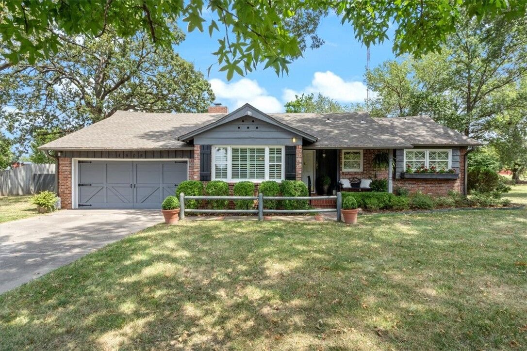 Property Photo:  1505 S Mount Olive Street  AR 72761 