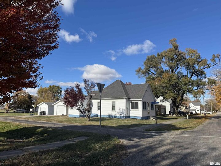 Property Photo:  217 S 9th Street  IL 61427 