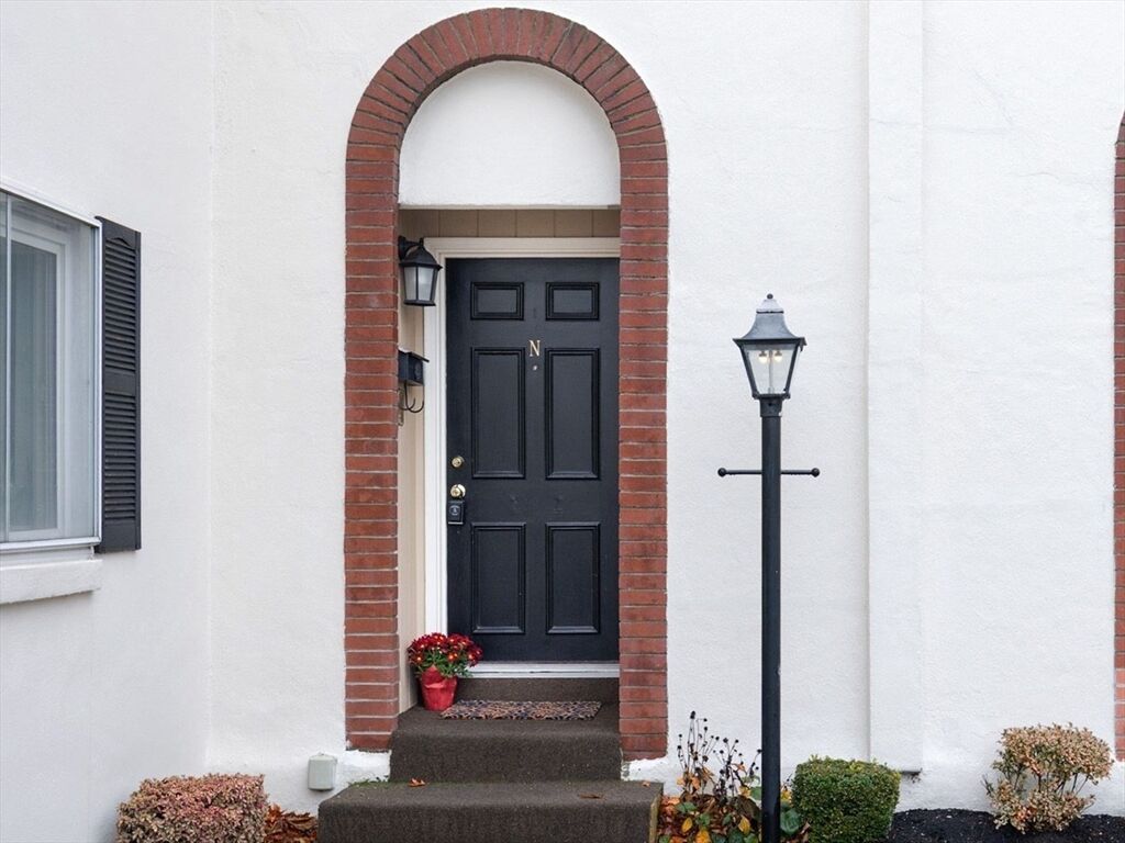 Property Photo:  1 Charles St N  MA 01867 