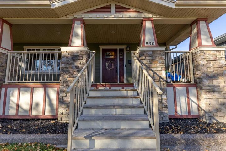 Property Photo:  530 16 Street S  AB T1J 3A9 