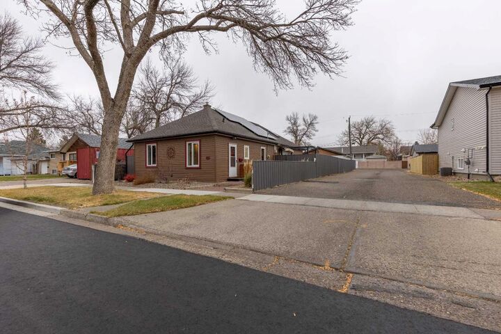 Photo de la propriété: 915 7 Street N AB T1H 1Y8