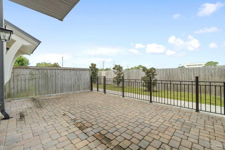 Property Photo: 316 W Romana St FL 32502