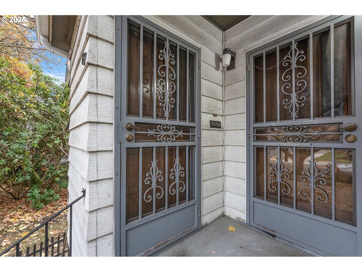 Property Photo: 1337 SE 32nd Pl OR 97214