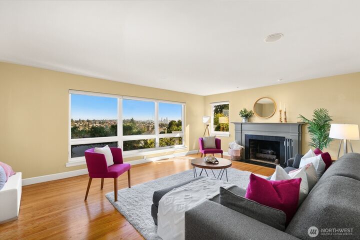 Property Photo:  2631  38th Avenue W  WA 98199 