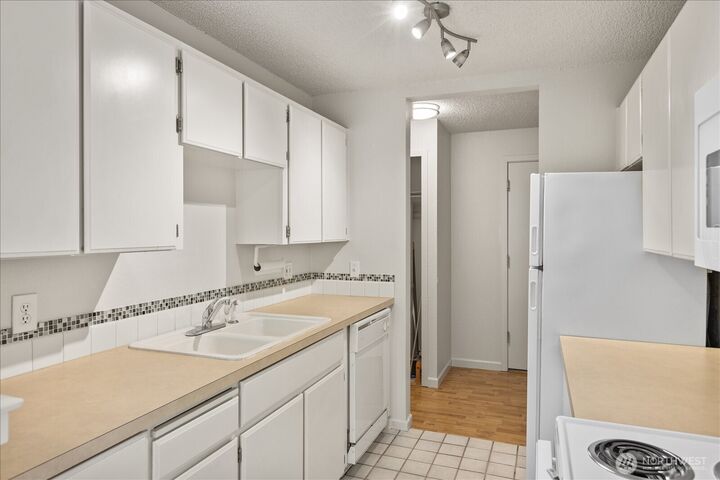 Property Photo: 12631 NE 9th Place C205 WA 98005