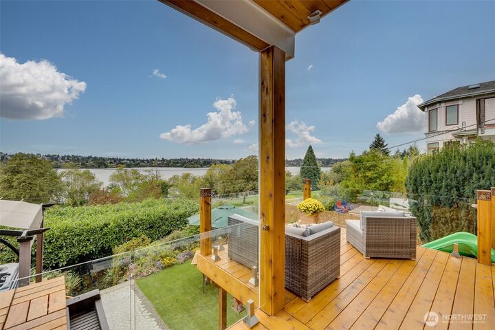 Property Photo:  5822 E Green Lake Way N  WA 98103 