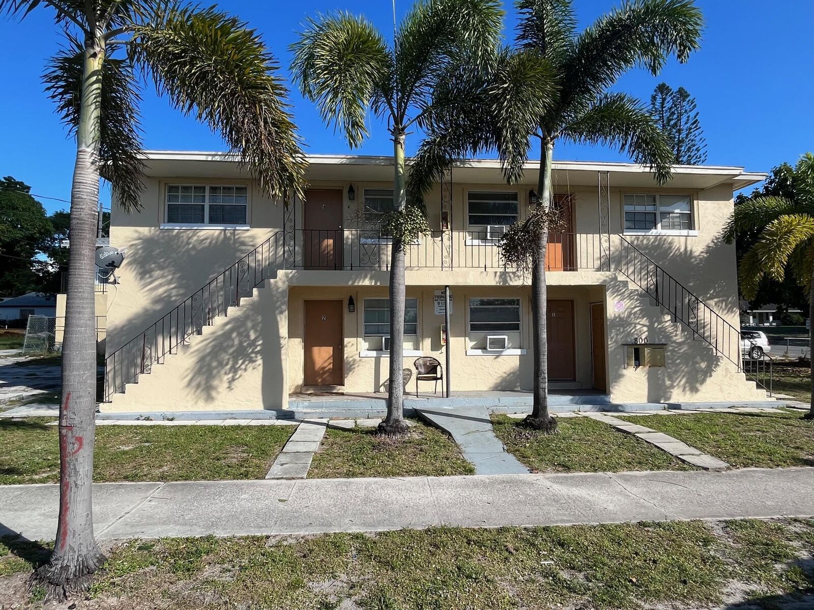 Property Photo: 800 Douglass Avenue 4 FL 33401