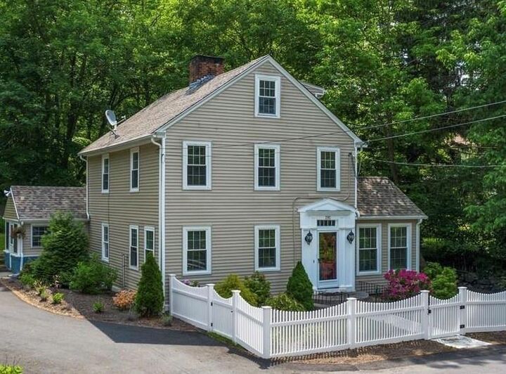 295 Main Street  Cranston RI 02921 photo