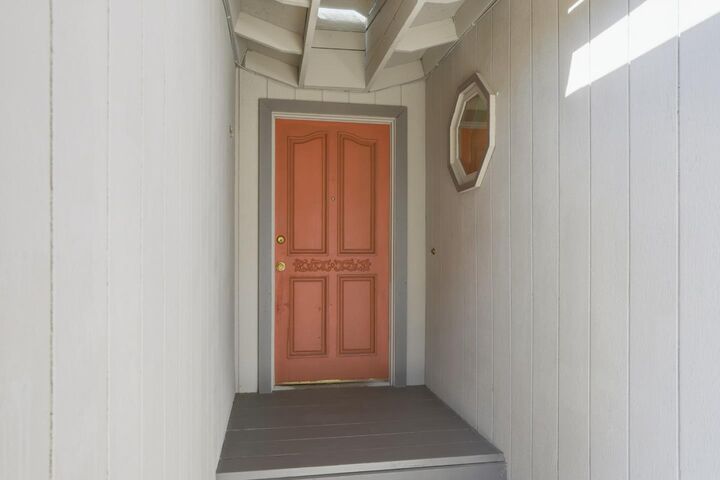 Property Photo:  828 Weeks Street  CA 94303 