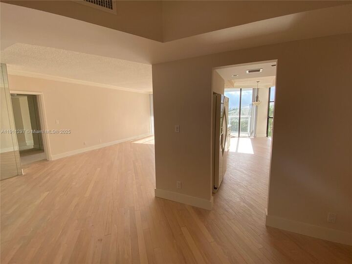 Property Photo:  20281 E Country Club Dr 511  FL 33180 