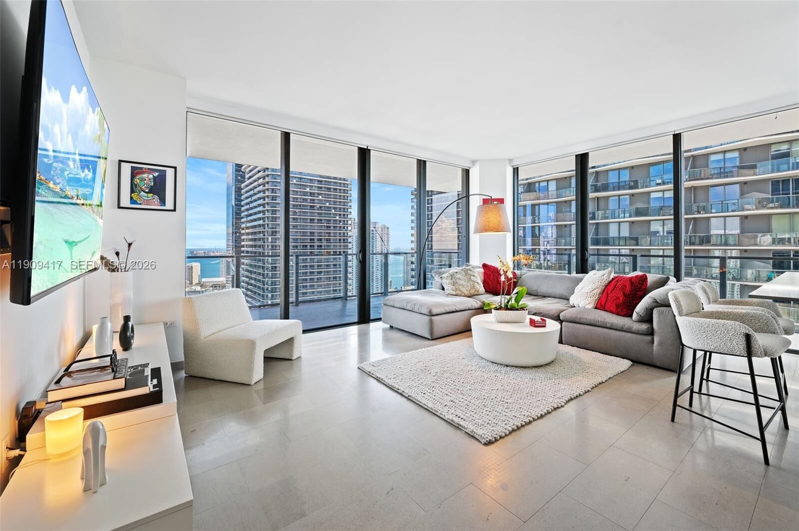 Property Photo: 88 SW 7th St 3101 FL 33130