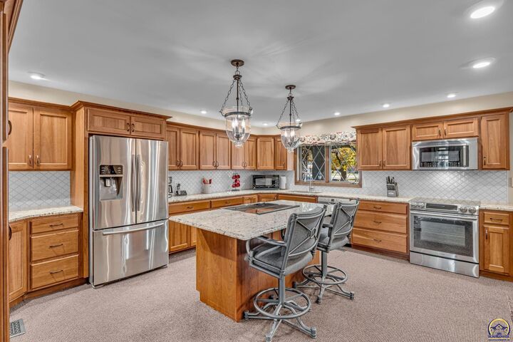 Property Photo:  2731 SE Peck Rd  KS 66605 