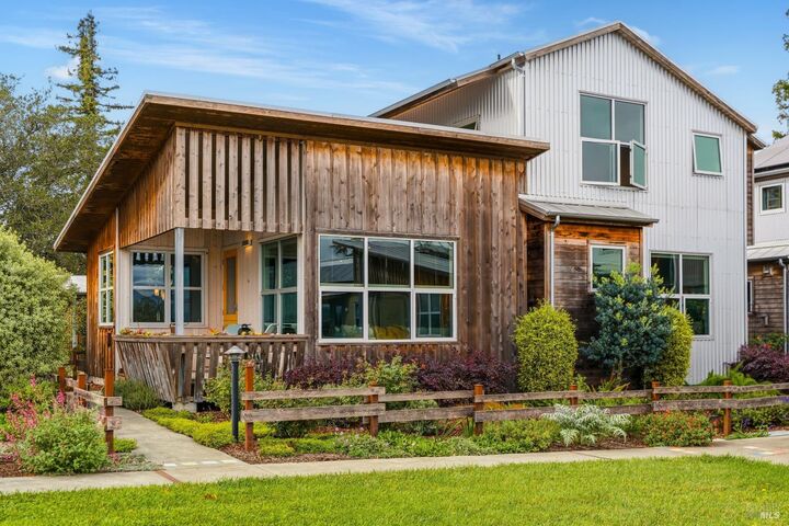 Property Photo:  732 Keller Court  CA 94952 