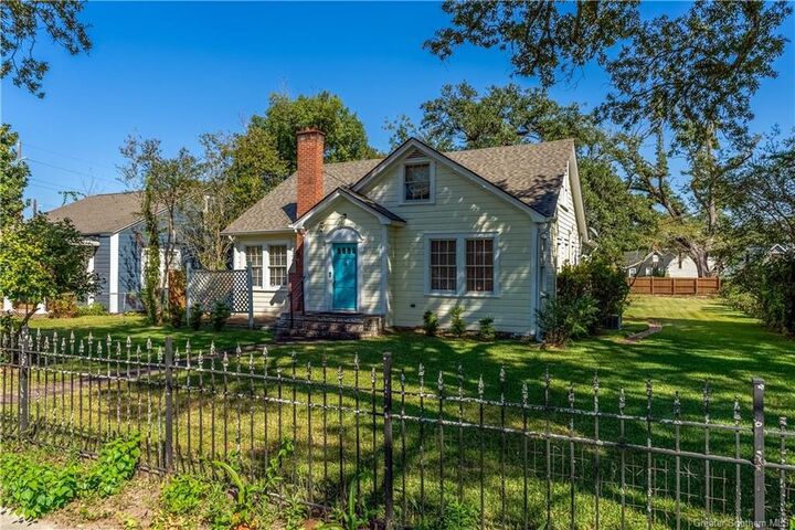 Property Photo:  515 Moss Street  LA 70601 