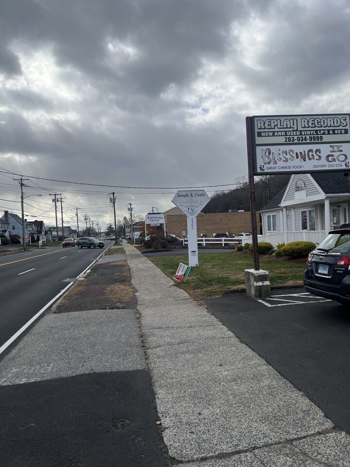 Property Photo:  2586 Whitney Avenue  CT 06518 