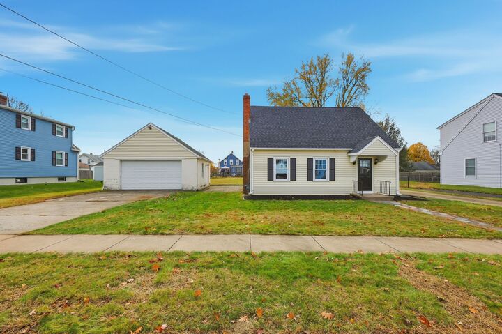 Property Photo:  23 Woodlawn Avenue  CT 06082 