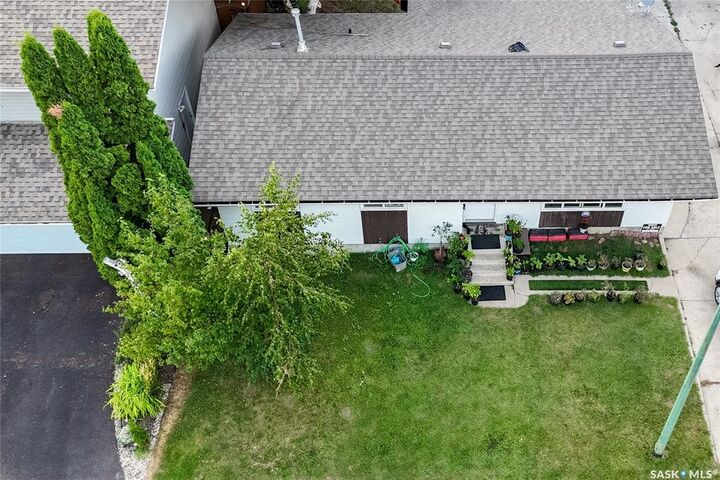 Property Photo: 1614 McKercher Drive SK S7H 5E1