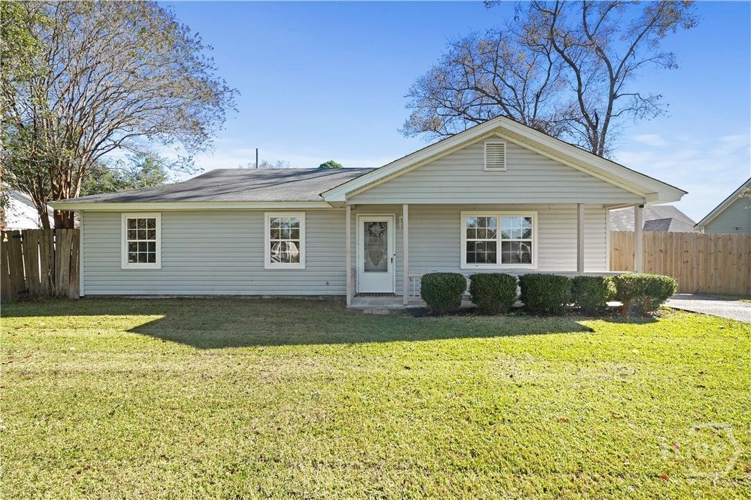 Property Photo: 1110 Juanita Street GA 31410