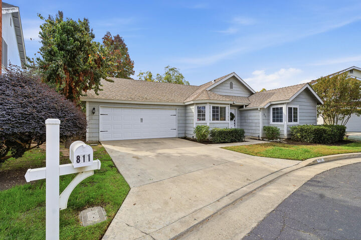 Property Photo:  811 E Trinidad Avenue  CA 93292 