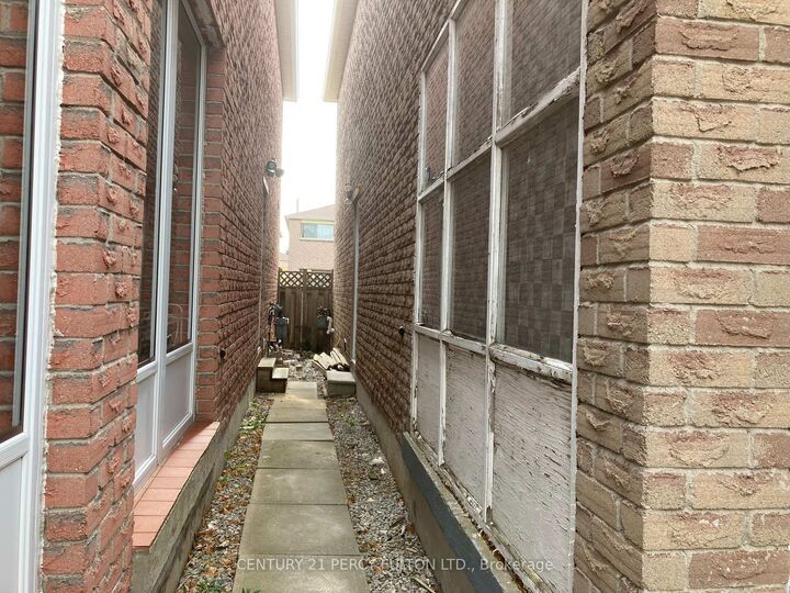 Property Photo:  41 Rosseter Road Bsmt  ON L3S 2N1 