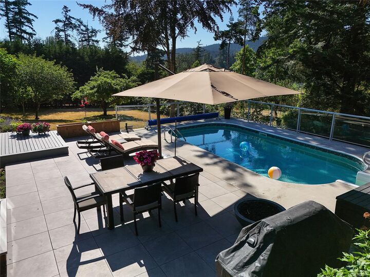 Photo de la propriété: 821 Dalkeith Ave BC V8L 5G7