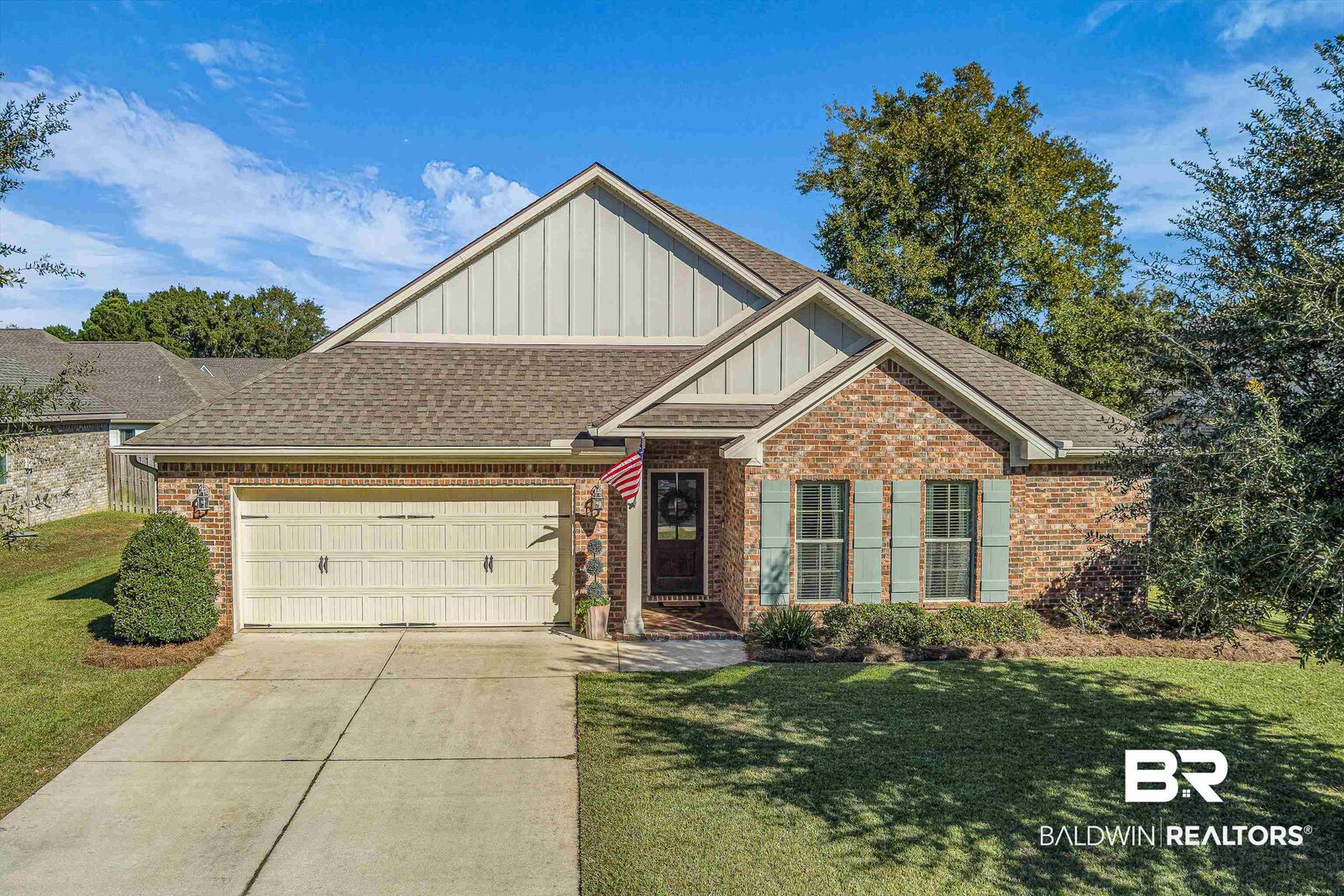 Property Photo:  243 Hawthorne Circle  AL 36532 