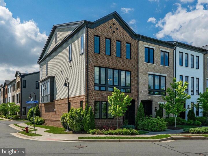 Property Photo:  20305 Savin Hill Drive  VA 20147 