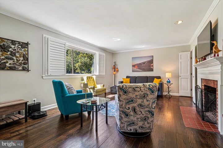 Property Photo: 1506 Hollindale Drive VA 22306