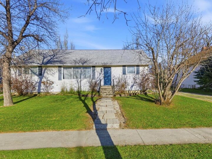 123 James Street East  Morris MB R0G 1K0 photo