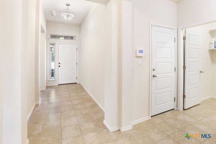 Property Photo:  105 Leather Oak Loop  TX 78666 