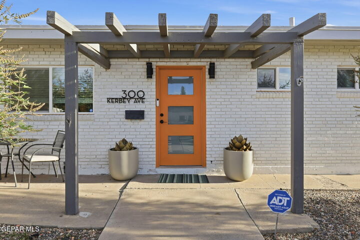 Property Photo:  300 Kerbey Avenue  TX 79902 