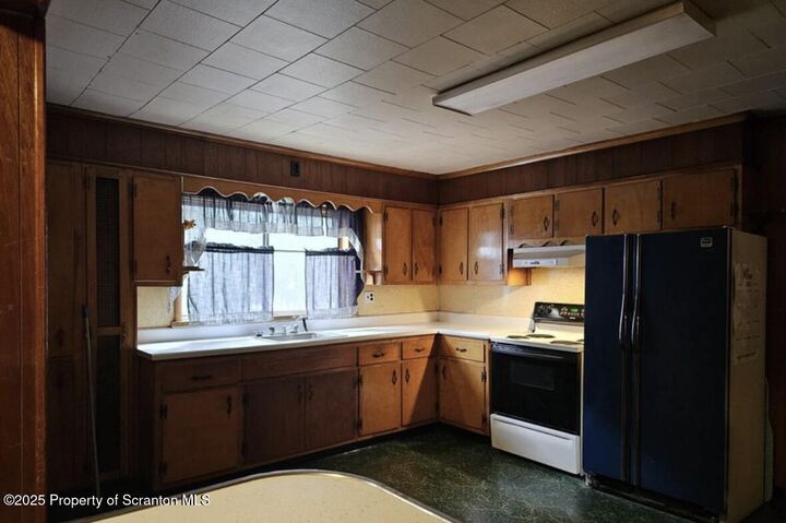 Property Photo:  719 Prospect Avenue  PA 18505 