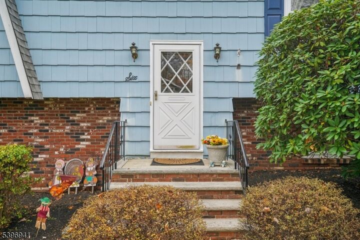 Property Photo:  6 Alpine Dr  NJ 07869 