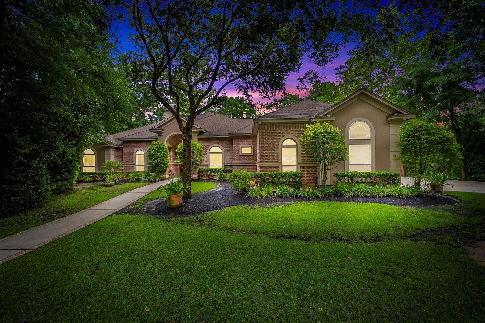 Property Photo: 3 Quinns Cabin Court TX 77304