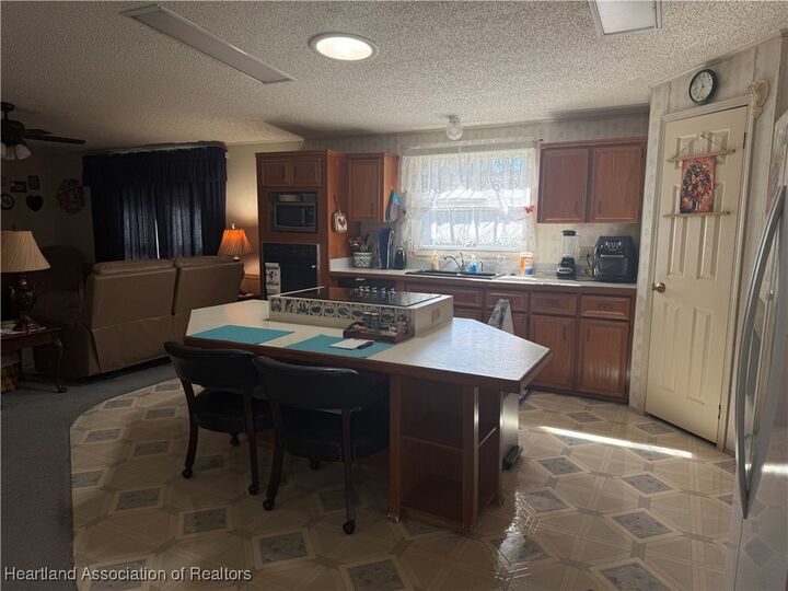 Property Photo: 27 Venetian Parkway FL 33852