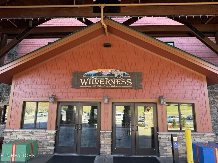 1424 Old Knoxville Hwy 11003,5  Sevierville TN 37876 photo